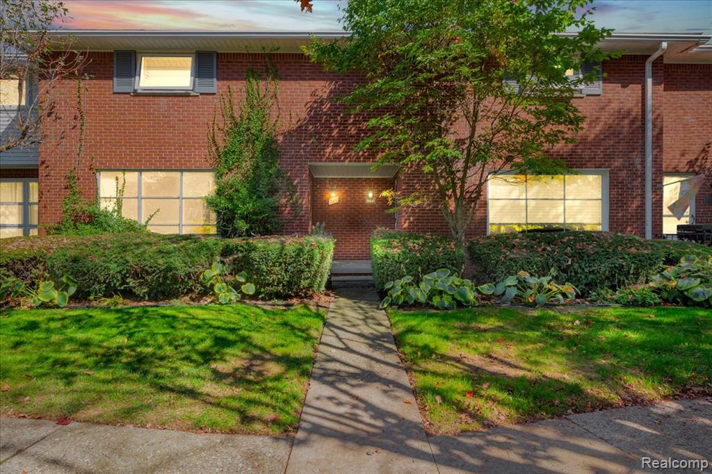 320 Neff Road Grosse Pointe, MI 48230 - Photo 1 of 46 Gallery Image 1