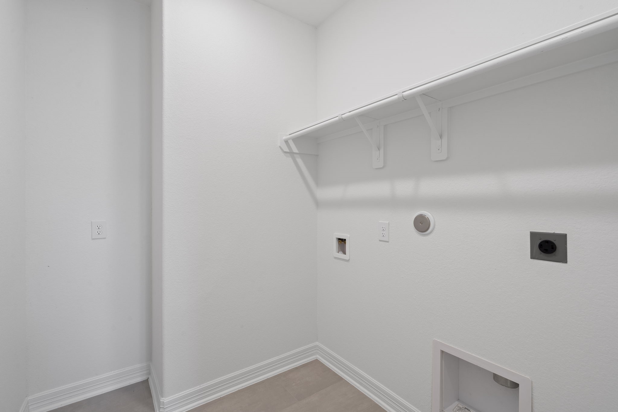 3232 Bright Maple Drive Conroe, TX 77385 - Photo 7 of 23 Note: Sample product photo. Actual exterior and interior selections may vary by homesite. Photo may be virtually staged