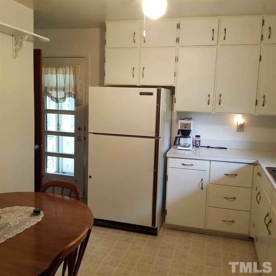 915 Oxford Road Roxboro, NC 27573 - Photo 5 of 22