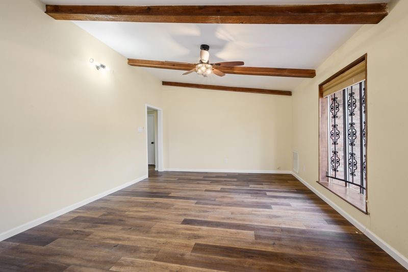 4910 Teton Street Houston, TX 77033 - Photo 4 of 27