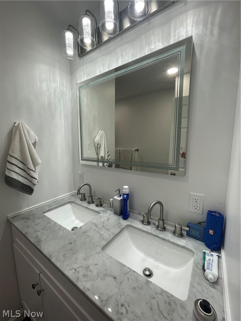 7915 Snow Road Parma, OH 44129 - Photo 13 of 44 Main Level Bathroom
