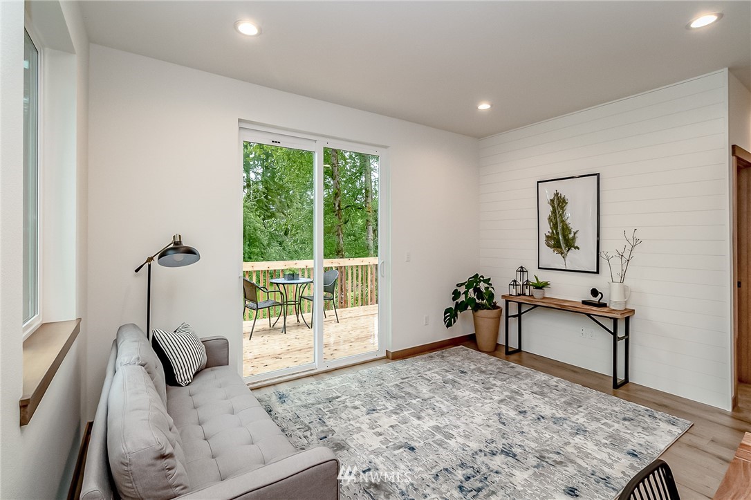2624 Callow Road, Unit A Lake Stevens, WA 98258 - Photo 13 of 22 a living room with furniture