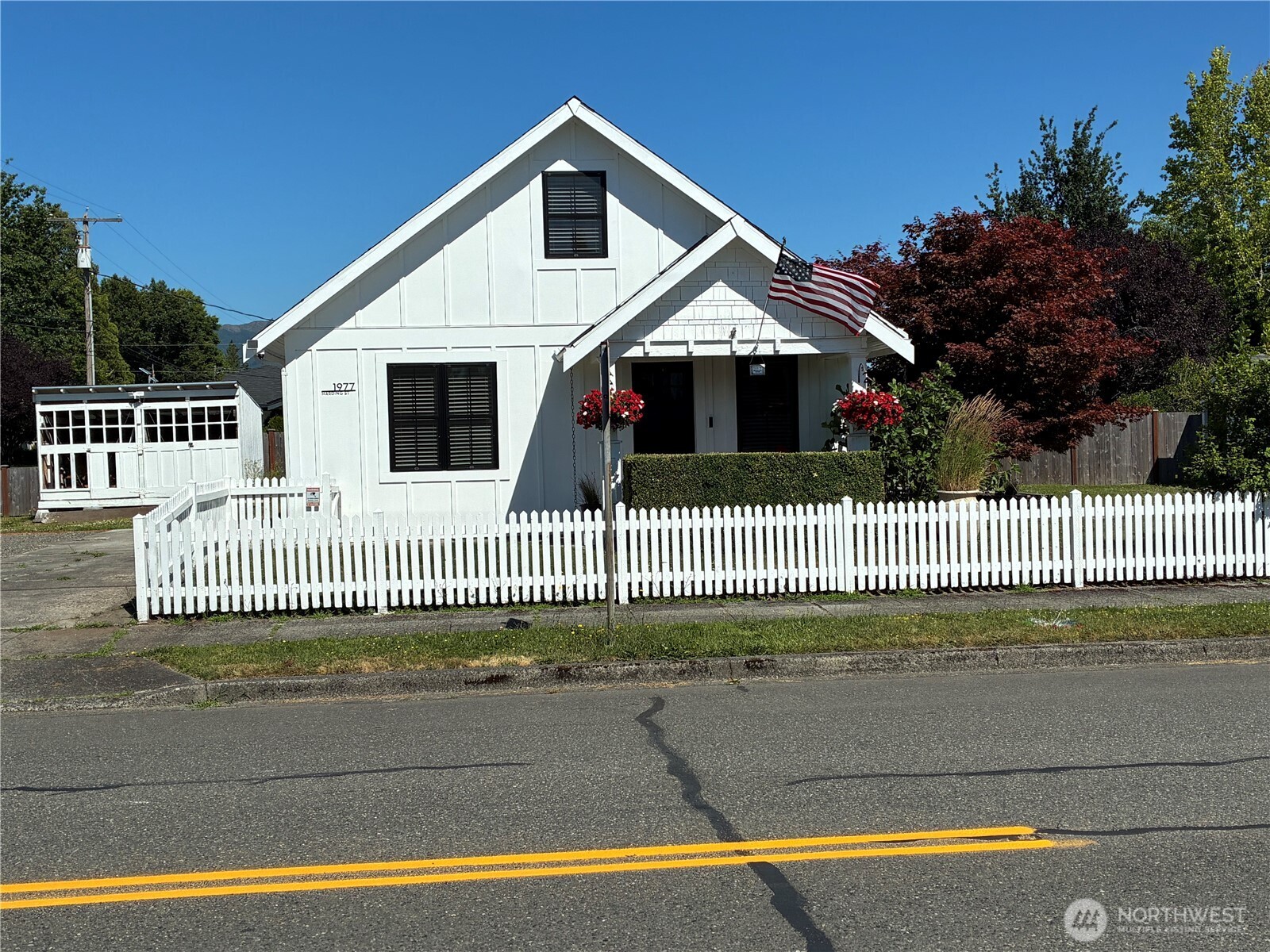 1977 Harding Street Enumclaw, WA 98022 - Photo 2 of 31