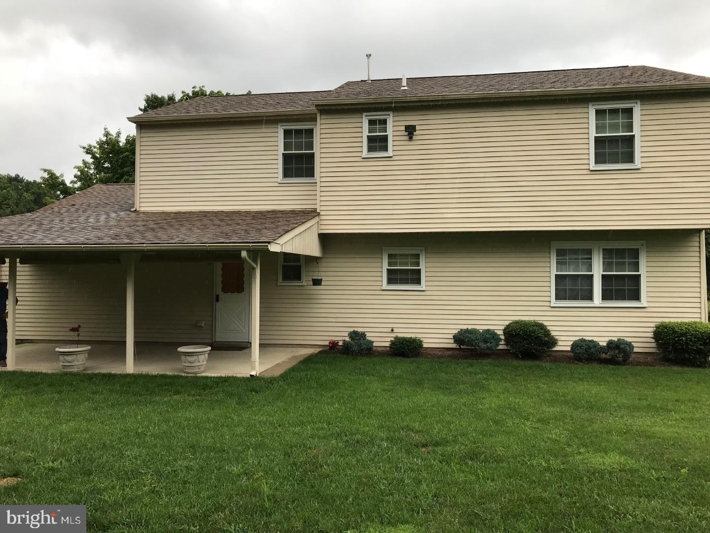 27 Dawn Road Levittown, PA 19056 - Photo 2 of 16 Exterior Back