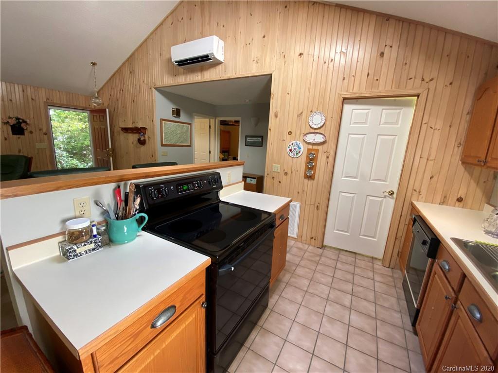265 Pine Tree Road Spruce Pine, NC 28777 - Photo 11 of 19 Gallery Image 11