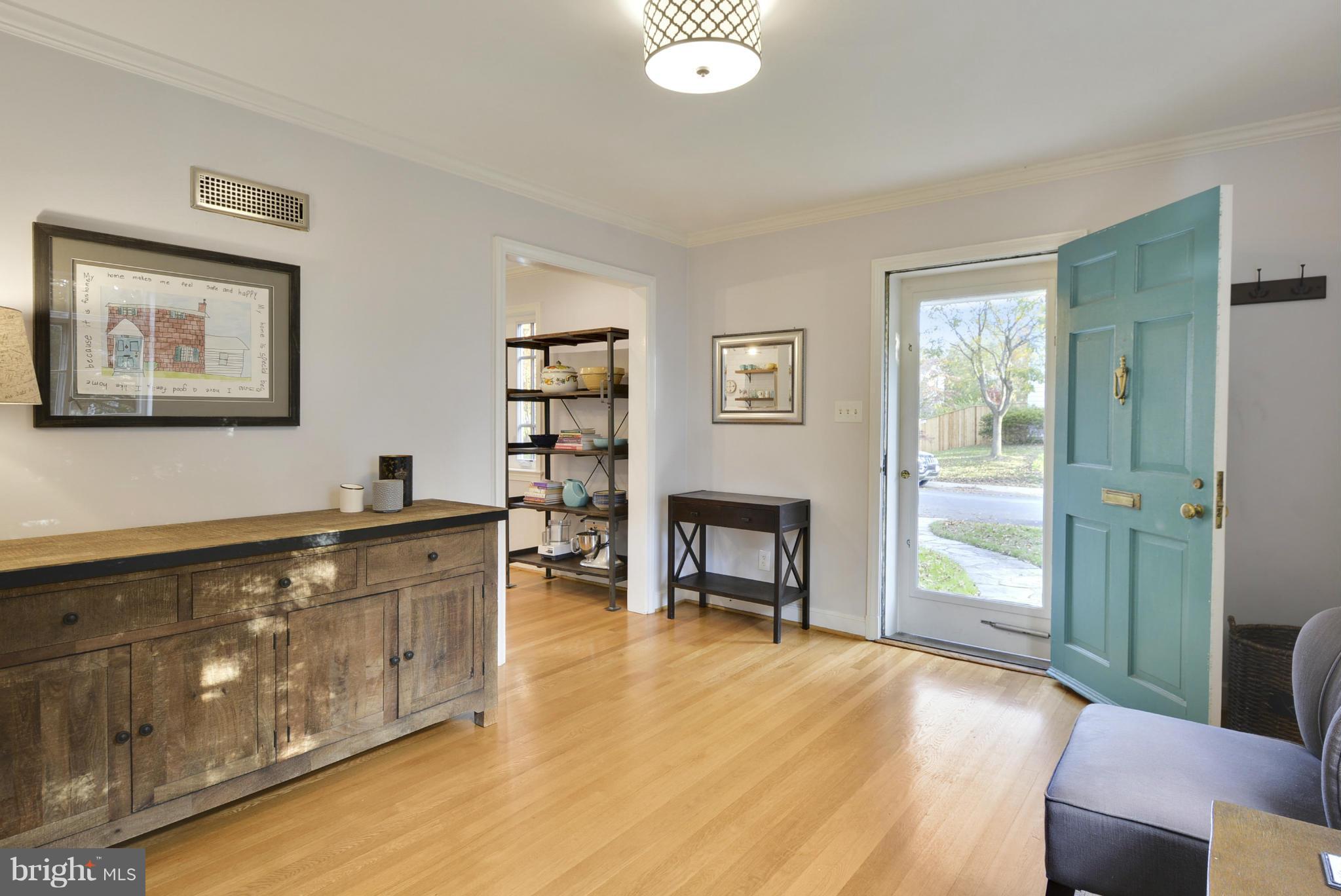 4920 Redford Road Bethesda, MD 20816 - Photo 4 of 27 Living Room