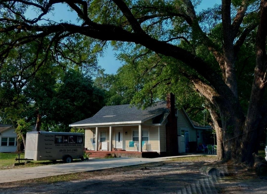 415 Live Oak Street Conway, SC 29527 - Photo 8 of 24 wood privacy fence 2024