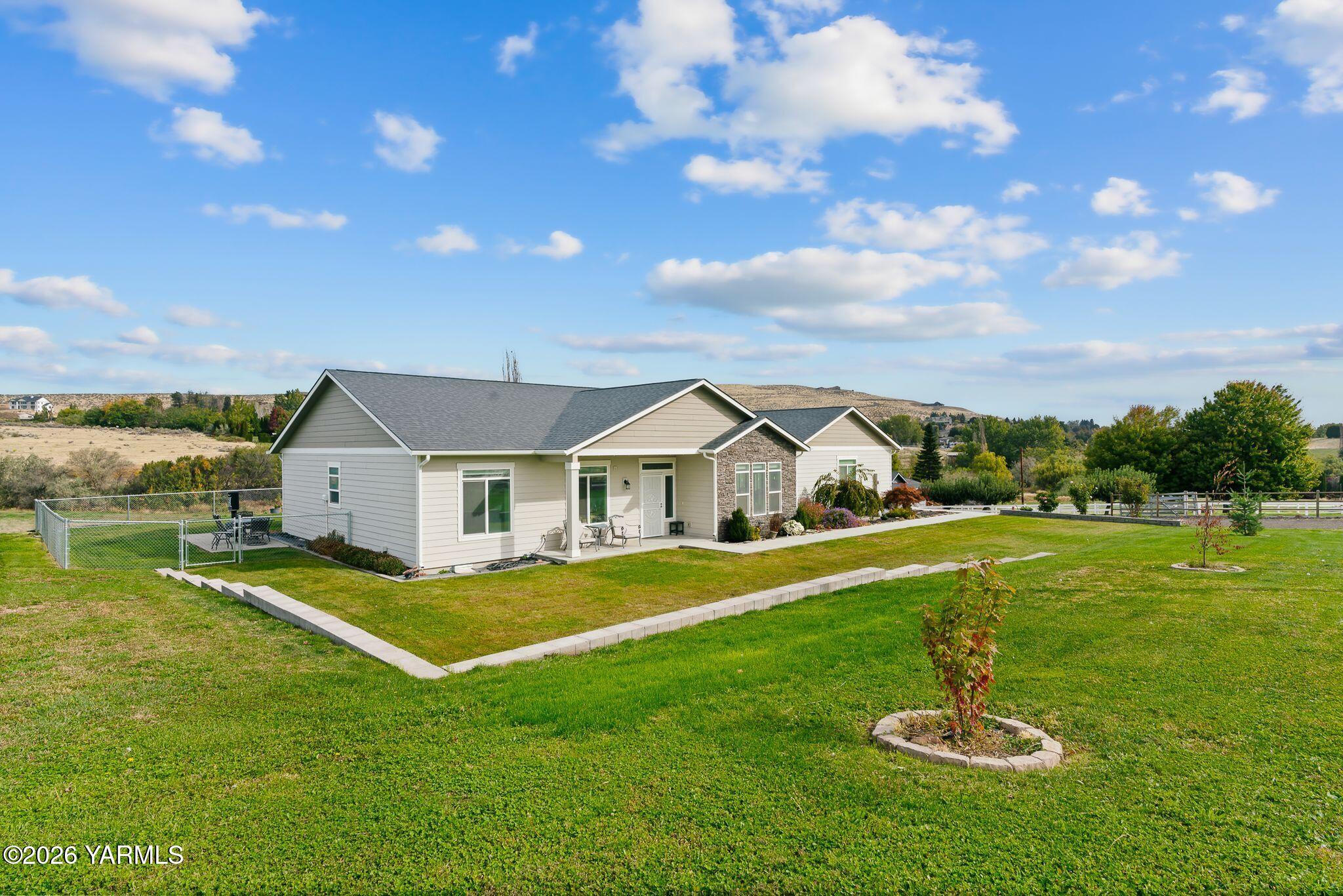 11007 Summitview Ext Road Yakima, WA 98908 - Photo 41 of 44 Front