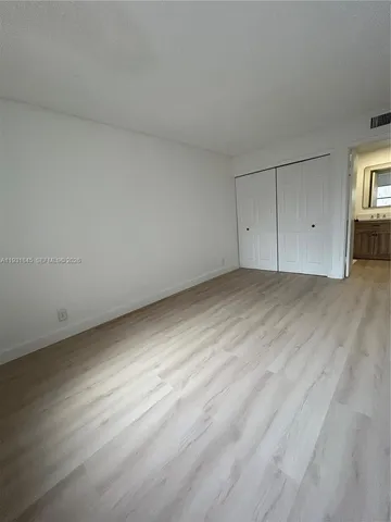 $2,400 | 240 Lakeview Drive, Unit 307, Weston, FL 33326