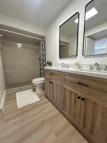 $2,400 | 240 Lakeview Drive, Unit 307, Weston, FL 33326