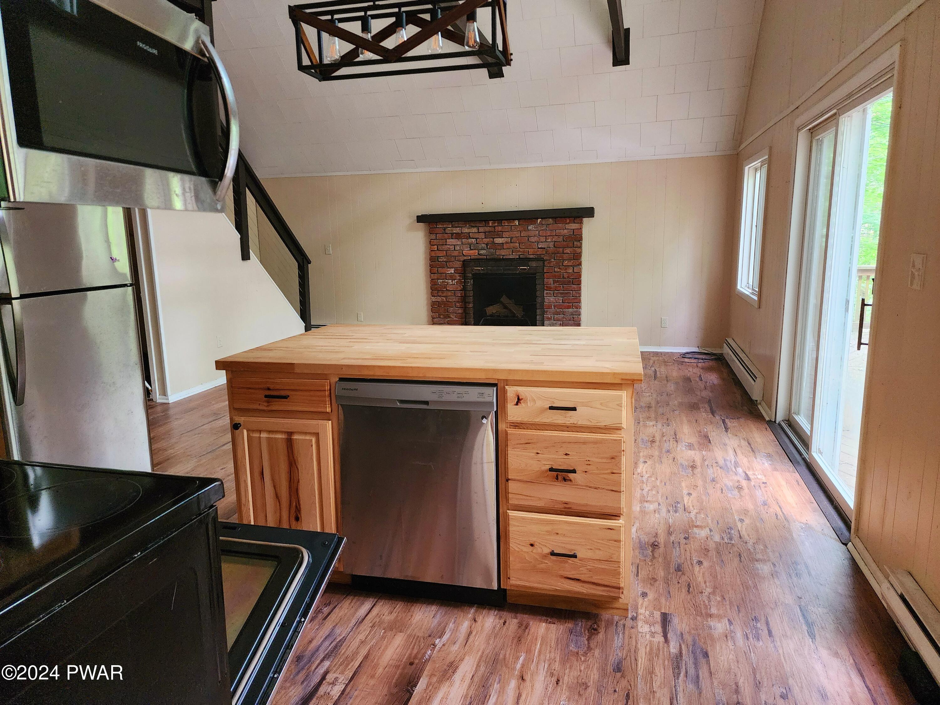102 Bluejay Court Milford, PA 18337 - Photo 3 of 12