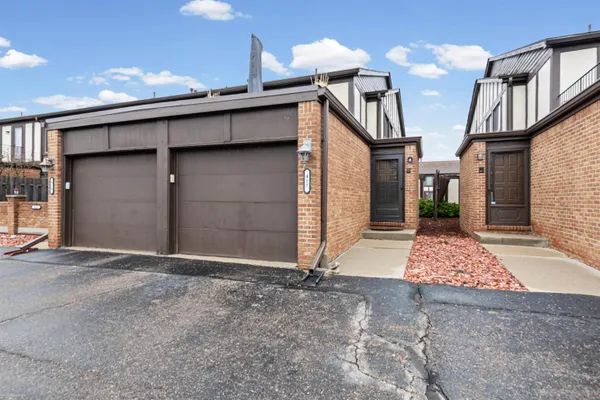 $195,000 | 417 Country Club Drive, St. Clair Shores, MI 48082
