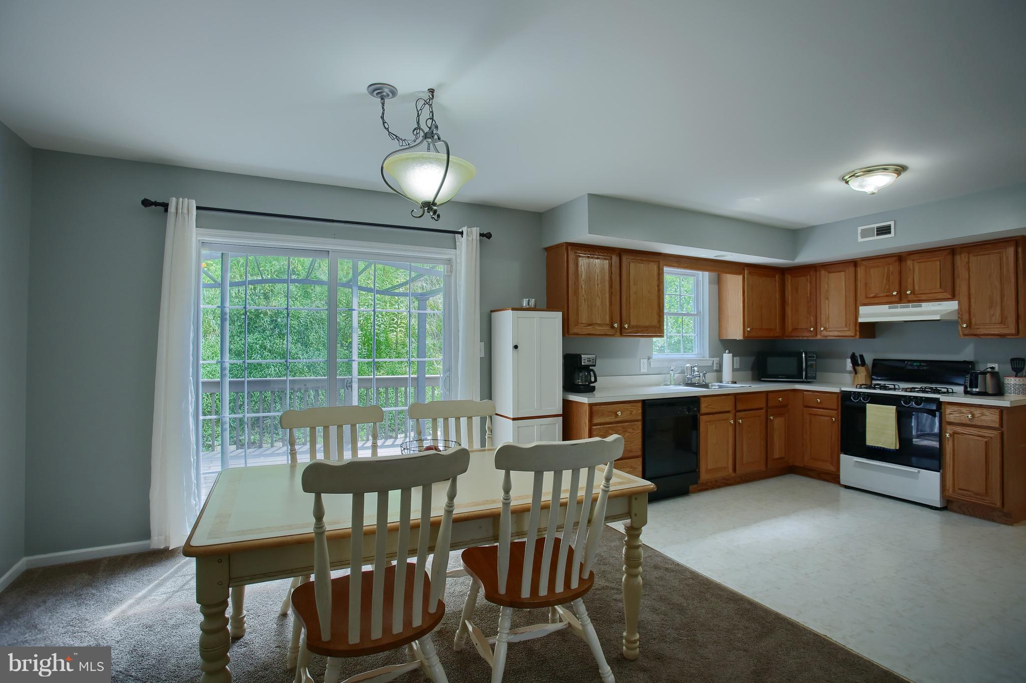 228 Bainbridge Circle Sinking Spring, PA 19608 - Photo 6 of 27 Eat-in- Kitchen