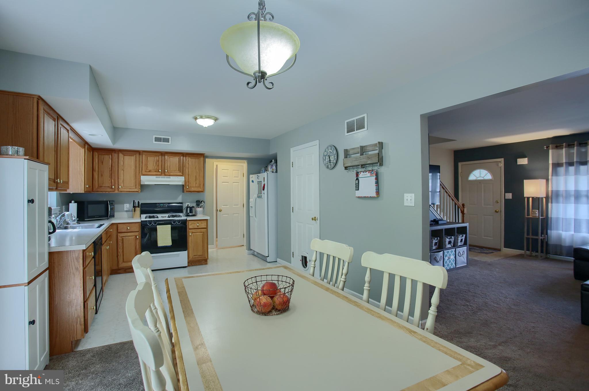 228 Bainbridge Circle Sinking Spring, PA 19608 - Photo 7 of 27 Large Kitchen