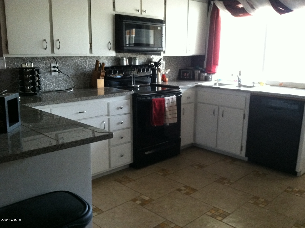 4142 West Hearn Road Phoenix, AZ 85053 - Photo 3 of 9 Kitchen
