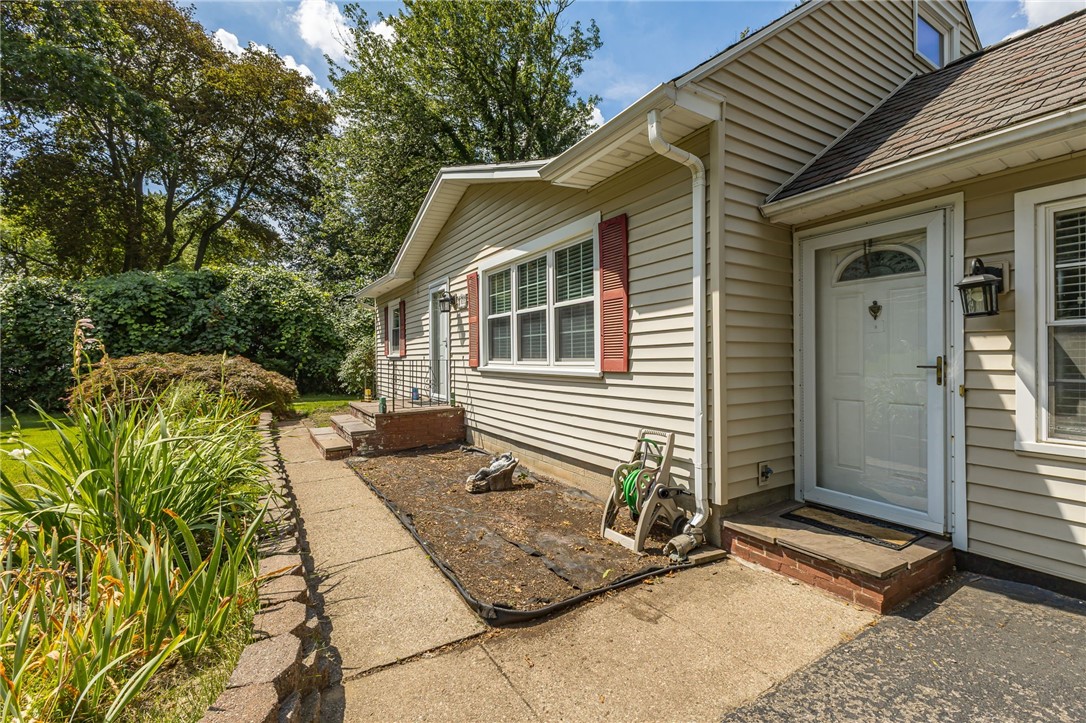 831 Bay Road Webster, NY 14580 - Photo 4 of 34 Gallery Image 4