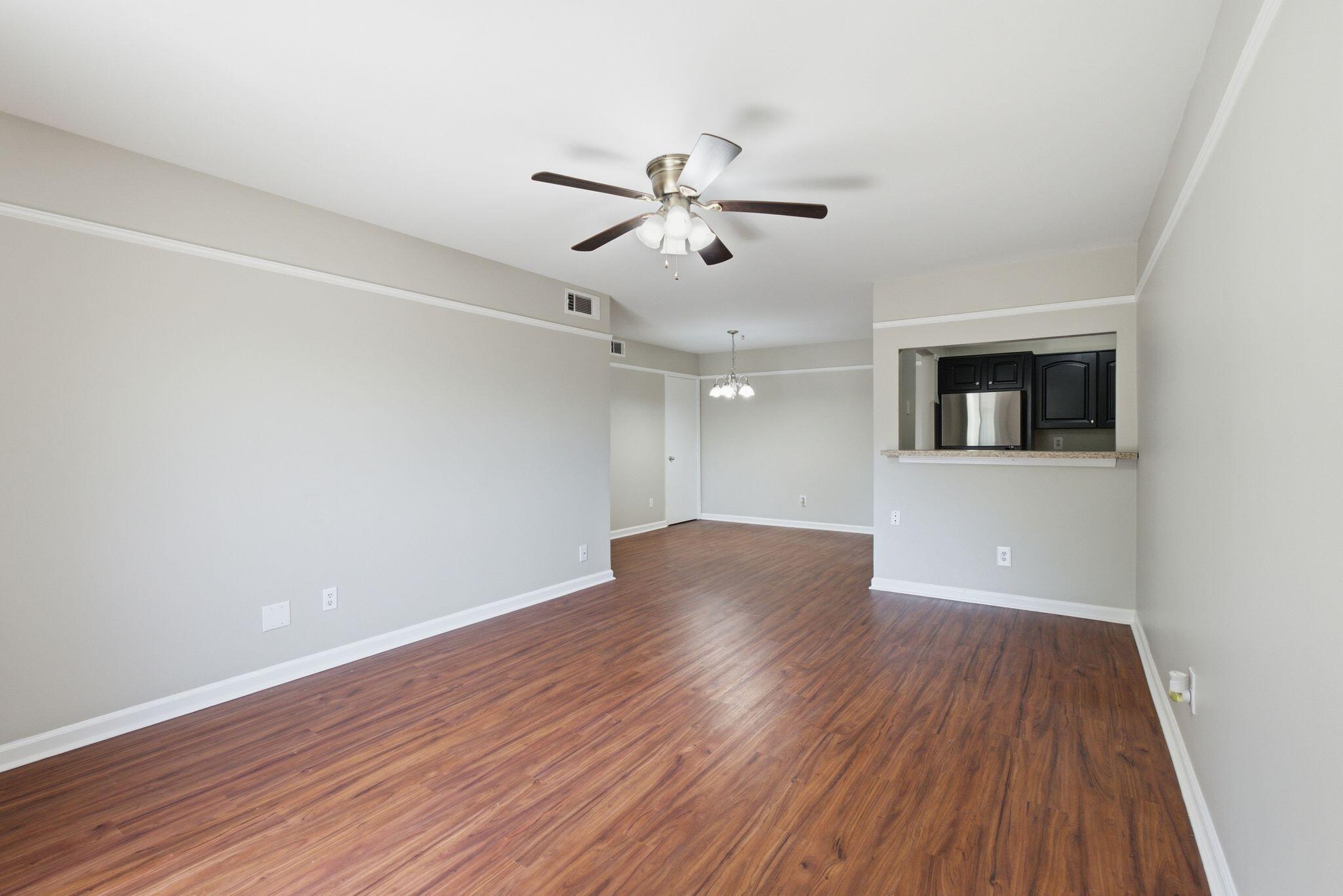 1092 Armstrong Mill Road, Unit B Lexington, KY 40517 - Photo 5 of 28 Living Room