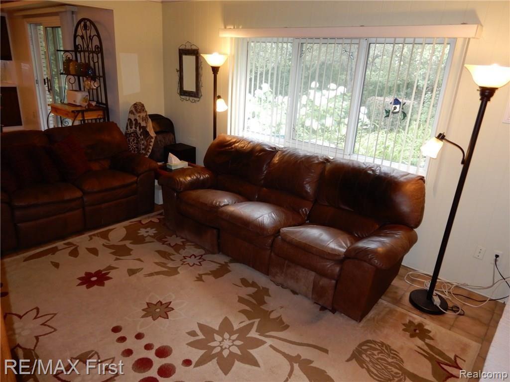 4837 Burke Court Sterling Heights, MI 48310 - Photo 5 of 24