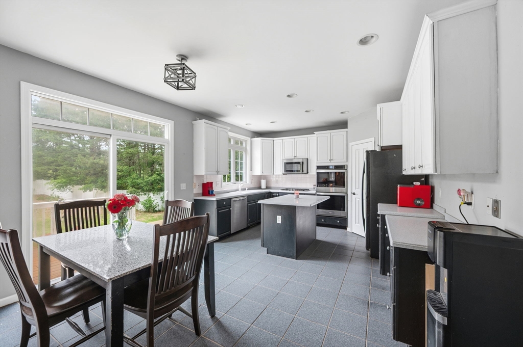 460 Raymond Road Plymouth, MA 02360 - Photo 12 of 29