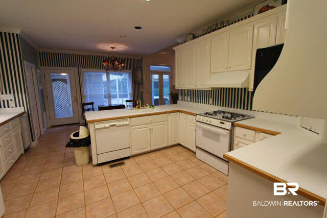 106 Alsway Court Fairhope, AL 36532 - Photo 12 of 32 Kitchen to Breakfast