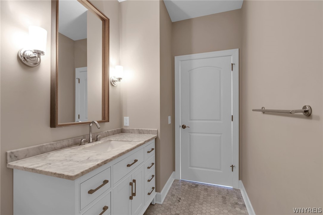 580 North Forest Road Amherst, NY 14221 - Photo 19 of 32 Half Bath
