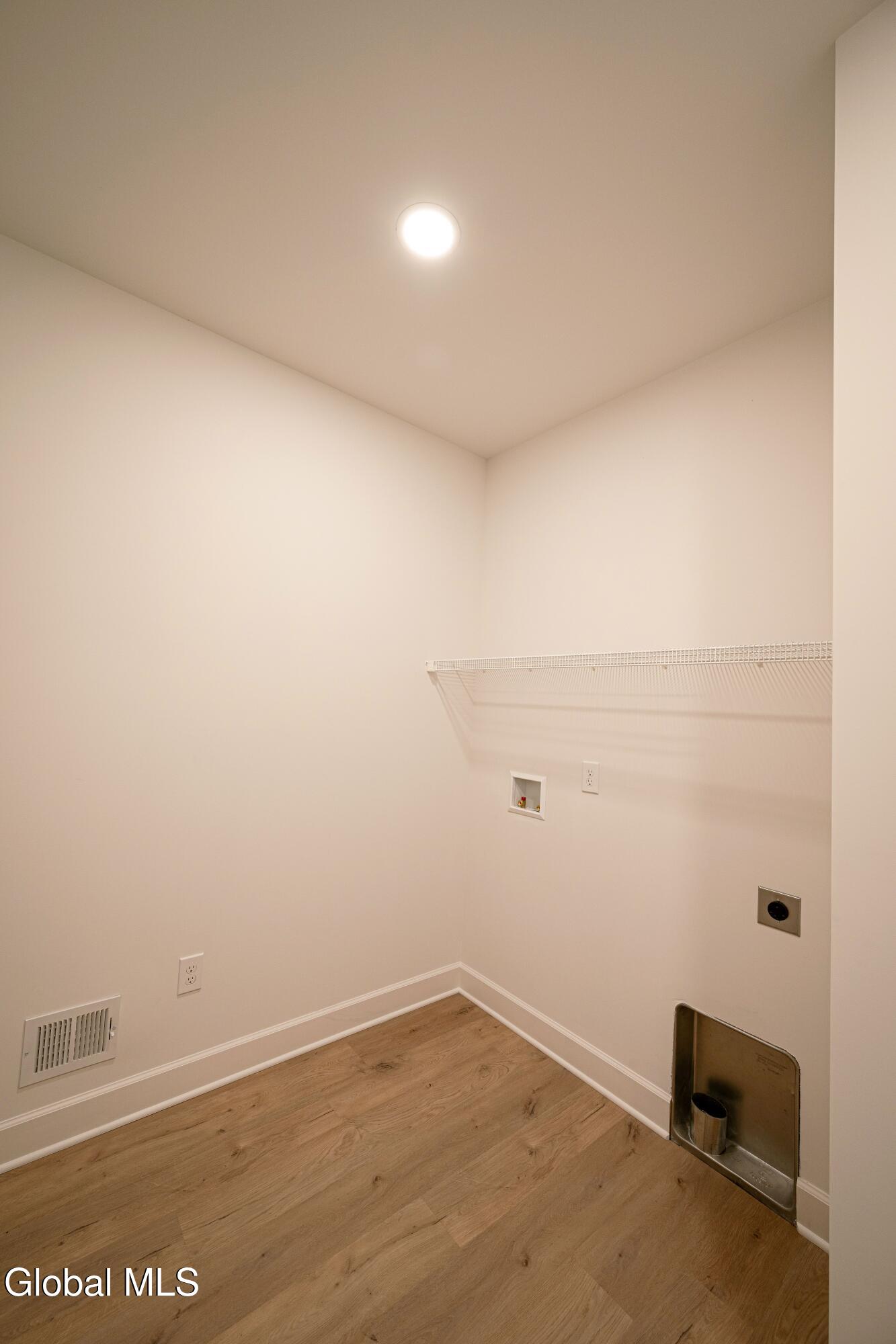 32 Heritage Way Bethlehem, NY 12158 - Photo 17 of 36 ABERDEEN LAUNDRY ROOM