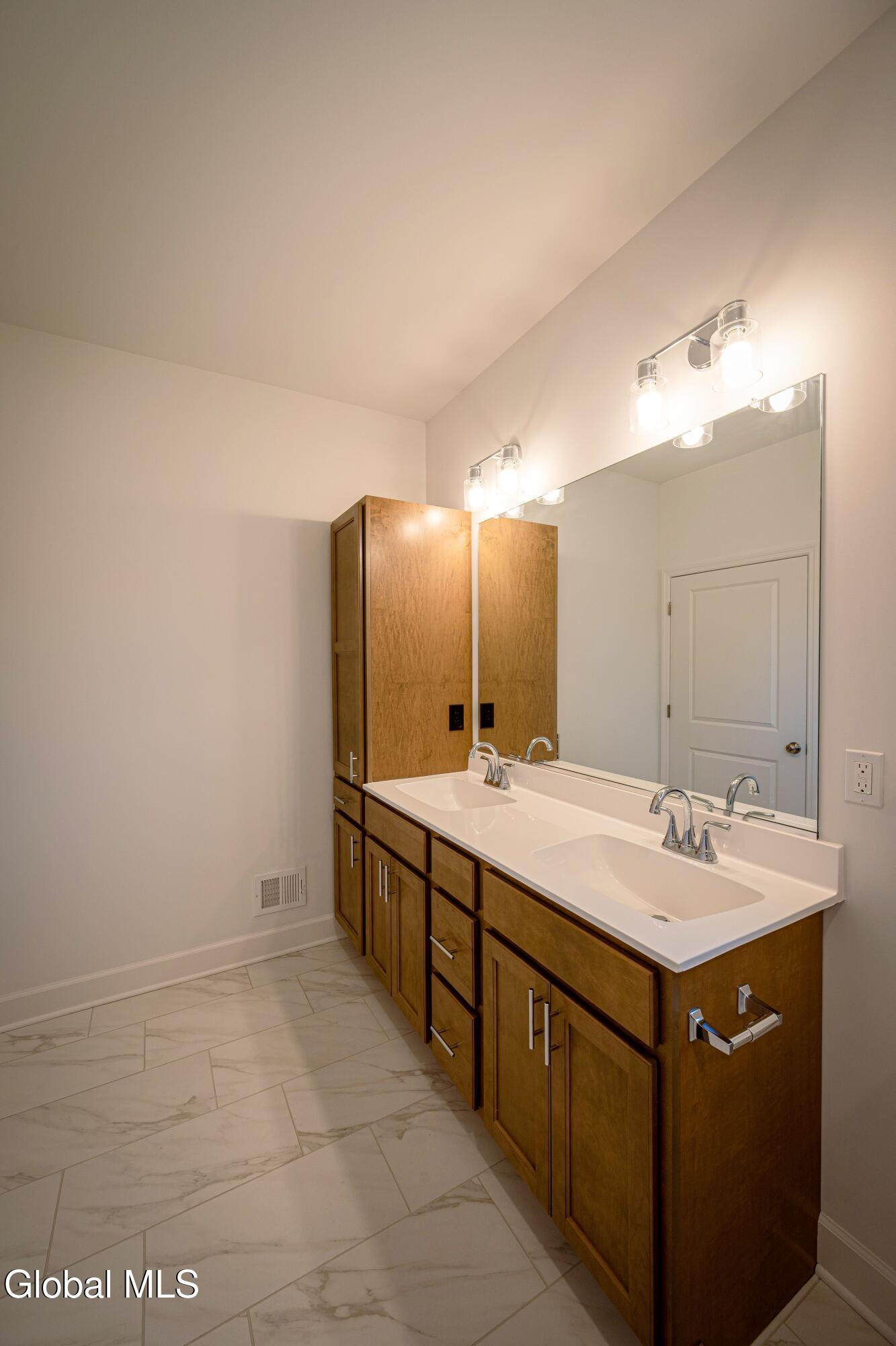 32 Heritage Way Bethlehem, NY 12158 - Photo 18 of 36 ABERDEEN MASTER BATH1