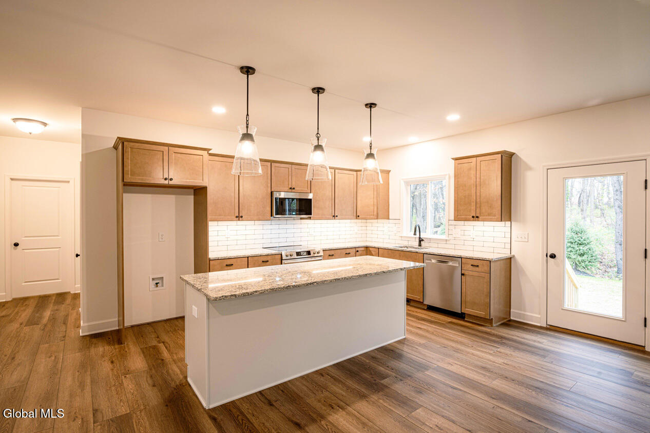 32 Heritage Way Bethlehem, NY 12158 - Photo 9 of 36 Aberdeen-Interior-8-844-3