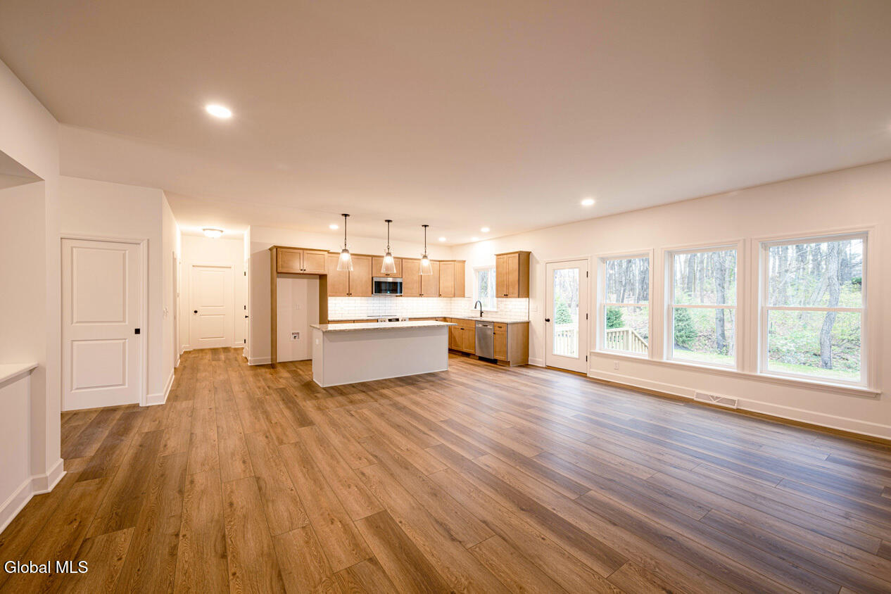 32 Heritage Way Bethlehem, NY 12158 - Photo 10 of 36 Aberdeen-Interior-10-844-2