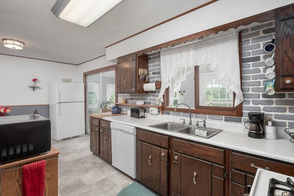 145 Brooks Village Road Templeton, MA 01468 - Photo 7 of 42