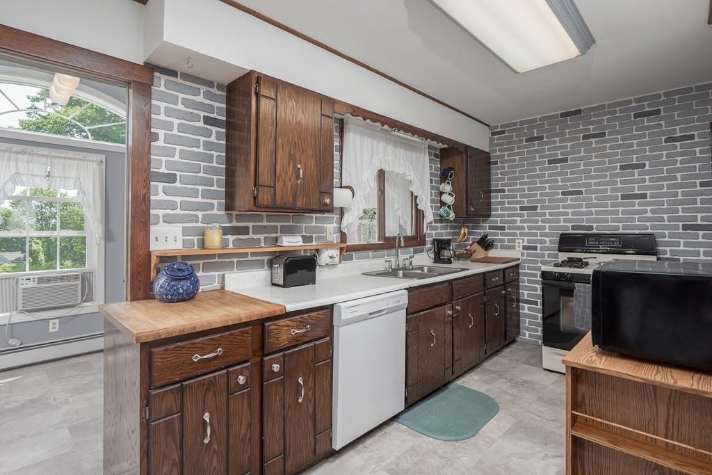 145 Brooks Village Road Templeton, MA 01468 - Photo 8 of 42