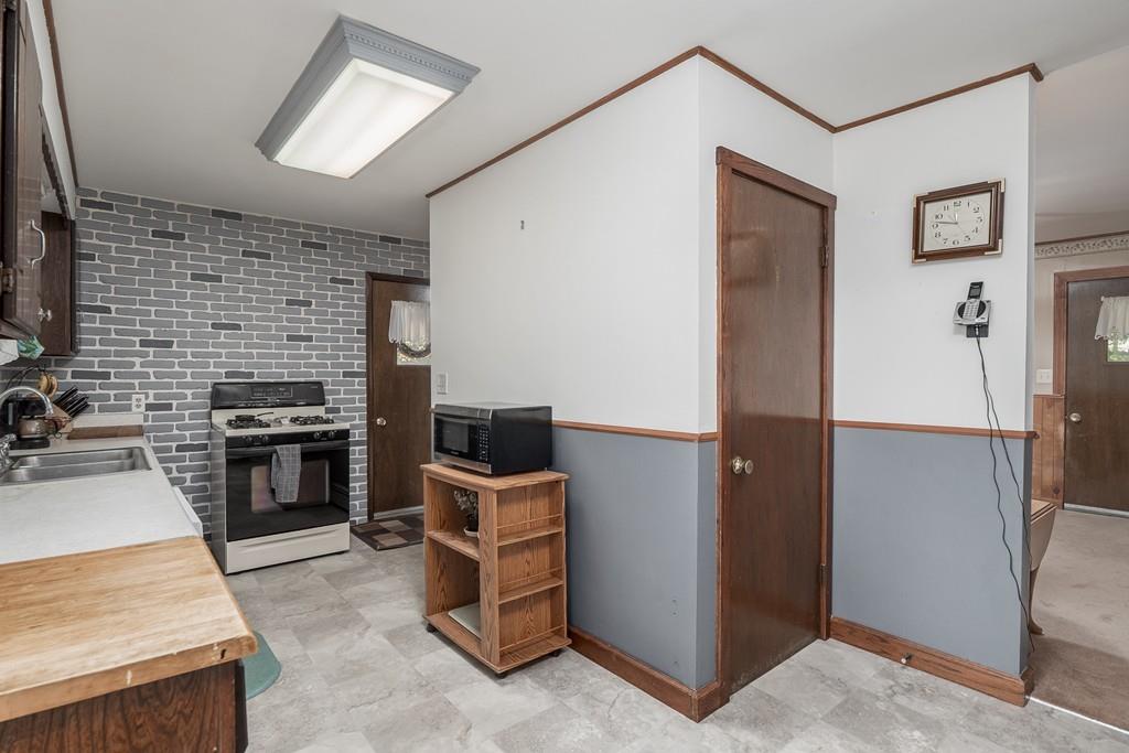 145 Brooks Village Road Templeton, MA 01468 - Photo 9 of 42
