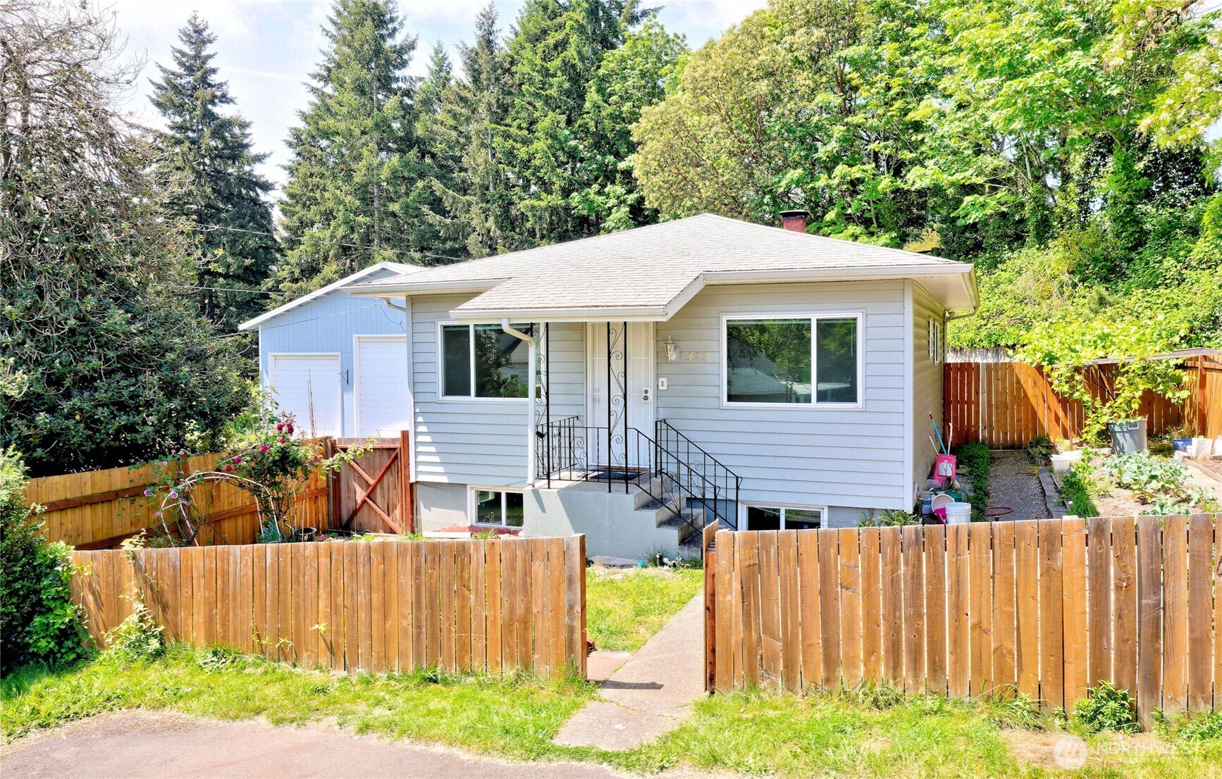 423 Lind Avenue Southwest Renton, WA 98057 - Photo 2 of 33
