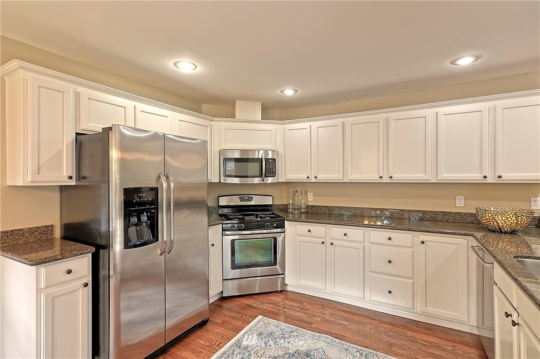 8705 236th Street Southwest Edmonds, WA 98026 - Photo 8 of 26 Gallery Image 8