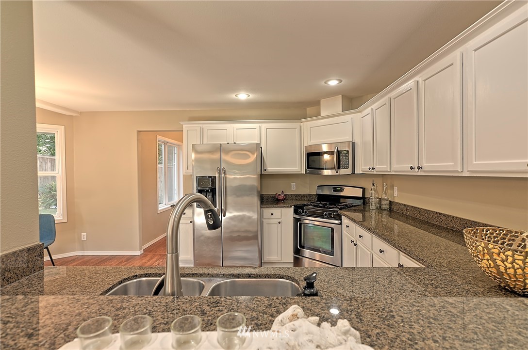8705 236th Street Southwest Edmonds, WA 98026 - Photo 9 of 26 Gallery Image 9