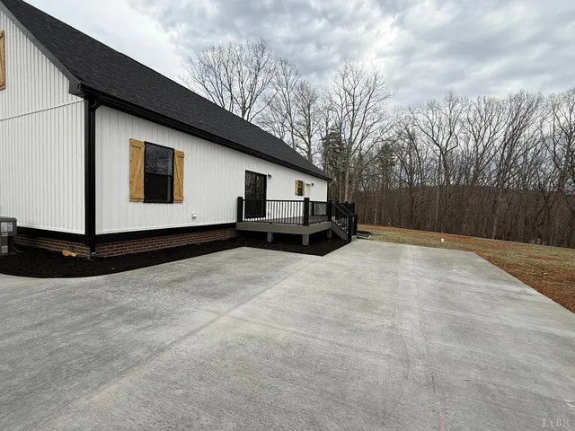 $640,000 | Undisclosed Address, Huddleston, VA 24104