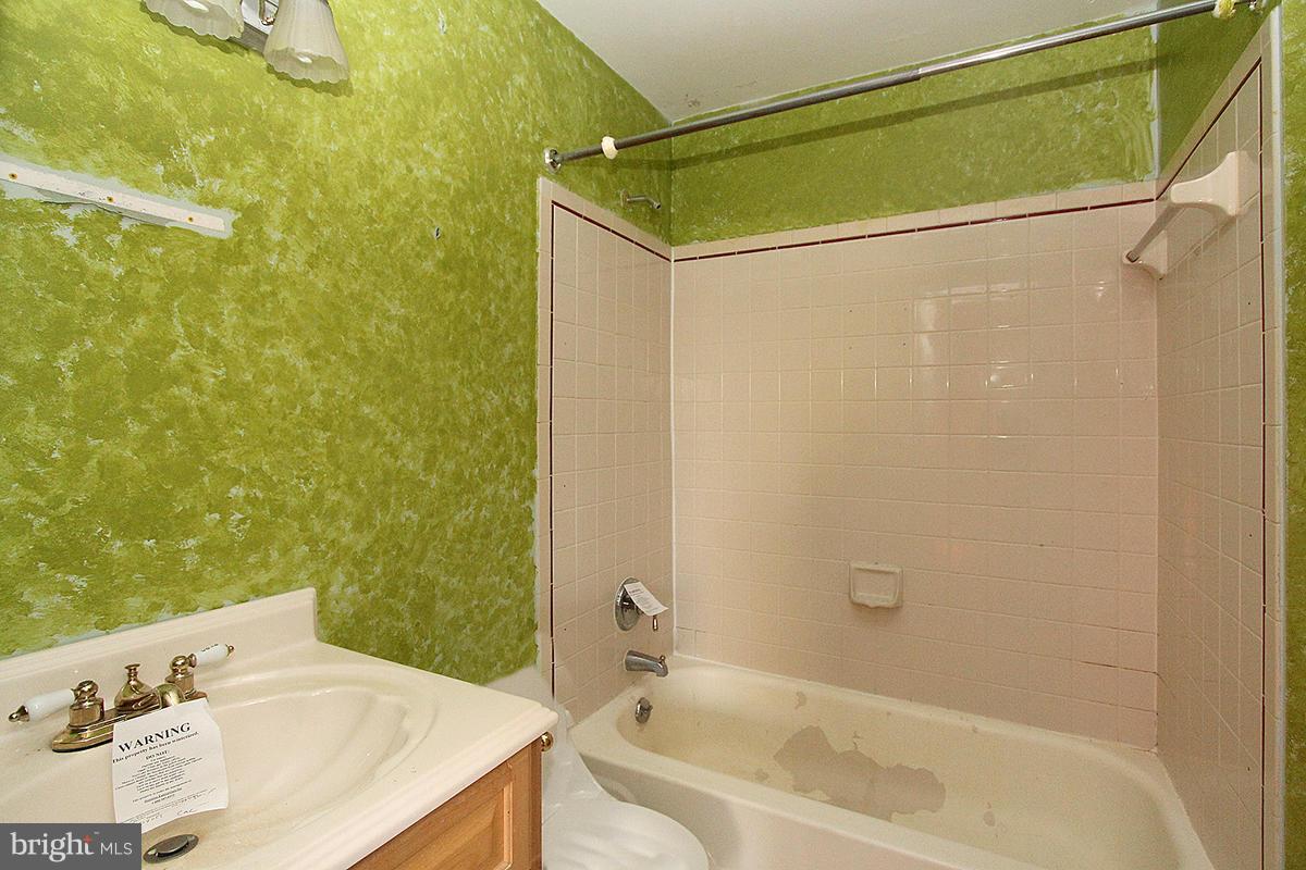 2818 Harris Avenue Silver Spring, MD 20902 - Photo 15 of 30 Bath (Master)