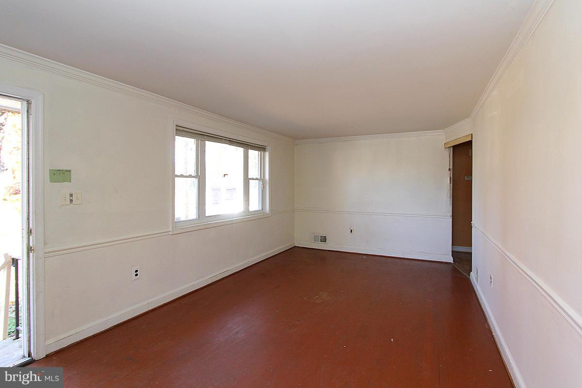 2818 Harris Avenue Silver Spring, MD 20902 - Photo 3 of 30 Living Room