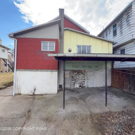 a view of a house with dishwasher
