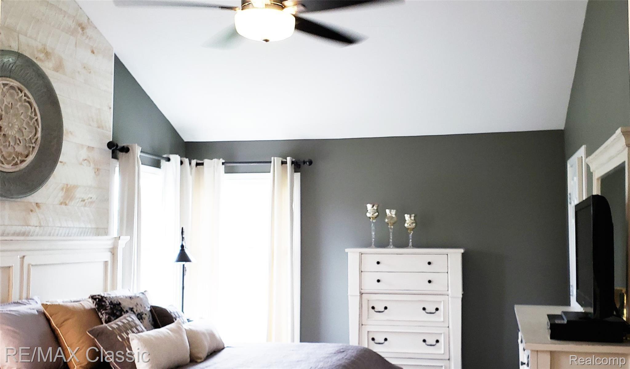 8070 Oak Grove Road Howell, MI 48855 - Photo 27 of 34 Room colors are great and can match any decor.