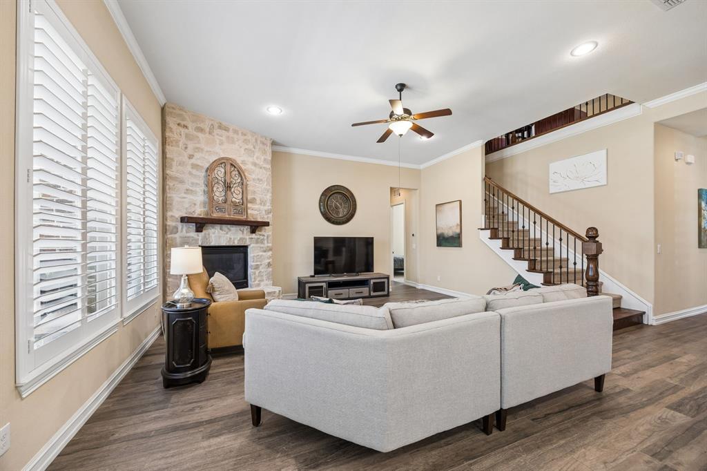 948 Holt Lane Allen, TX 75013 - Photo 13 of 40 Living room