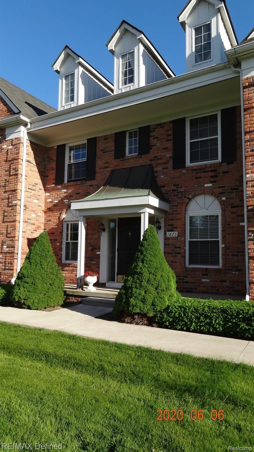1675 Huntington Park, Unit E Rochester, MI 48309 - Photo 2 of 33 upper 2bed condo with large attic storage area