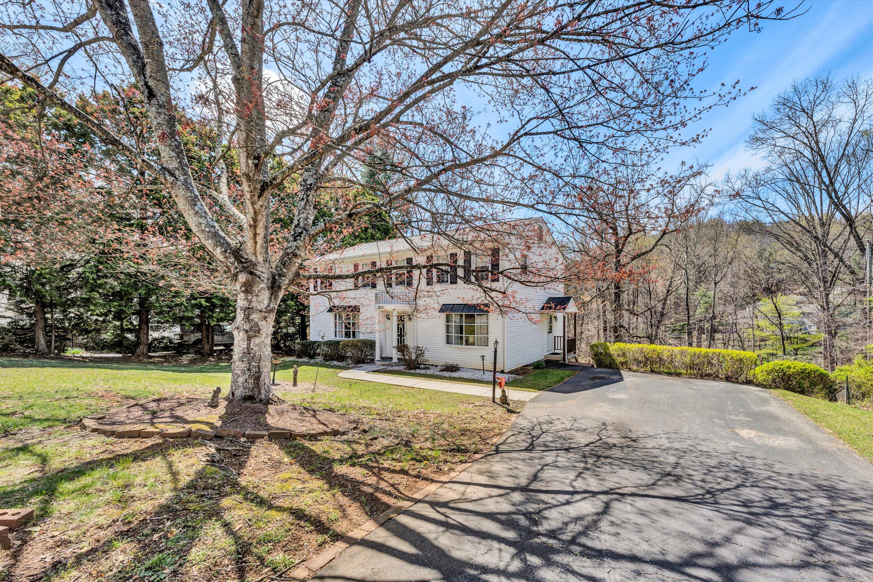 3252 Longhorn Road Roanoke, VA 24018 - Photo 2 of 36 02-032820240116