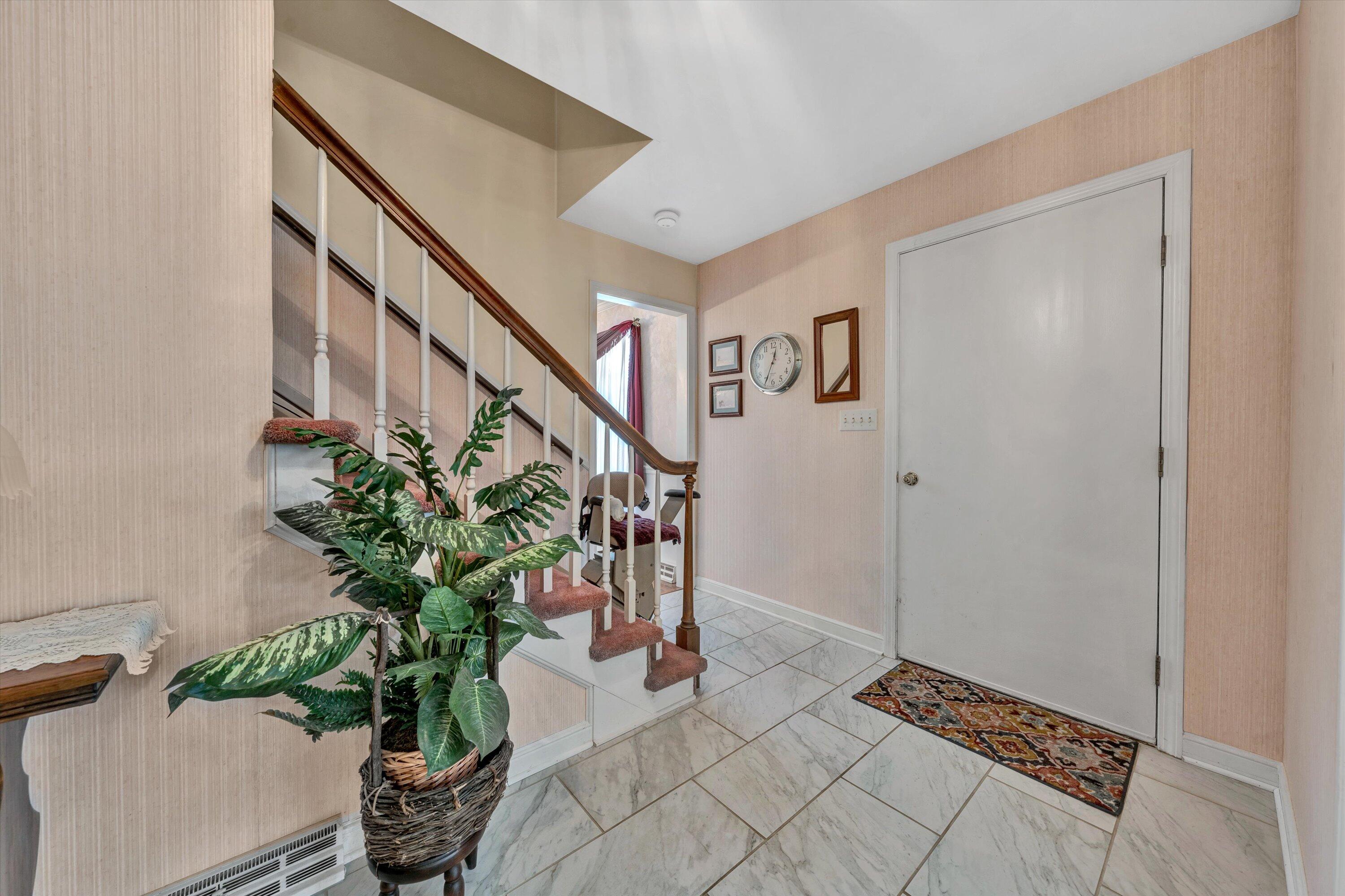 3252 Longhorn Road Roanoke, VA 24018 - Photo 3 of 36 03-032820240085