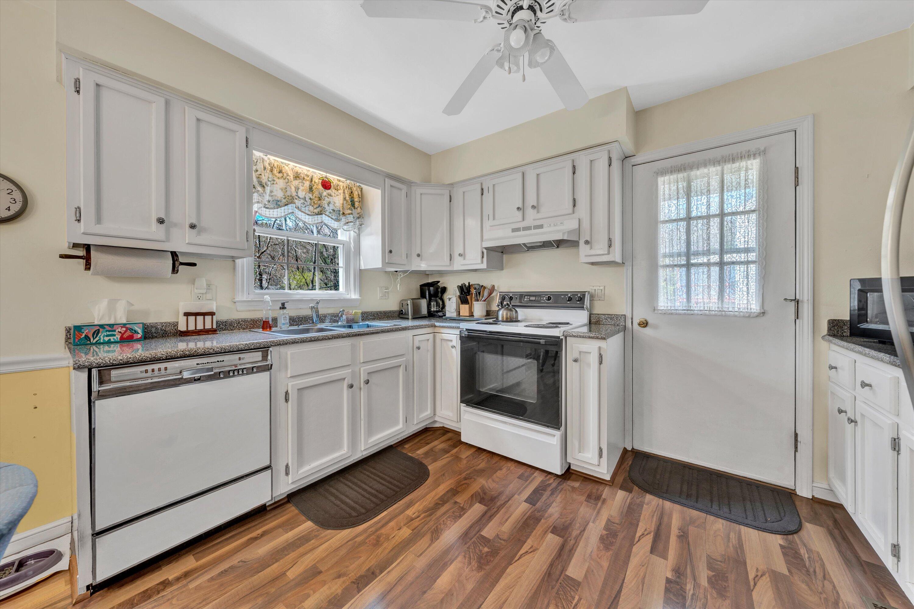 3252 Longhorn Road Roanoke, VA 24018 - Photo 9 of 36 09-032820240088