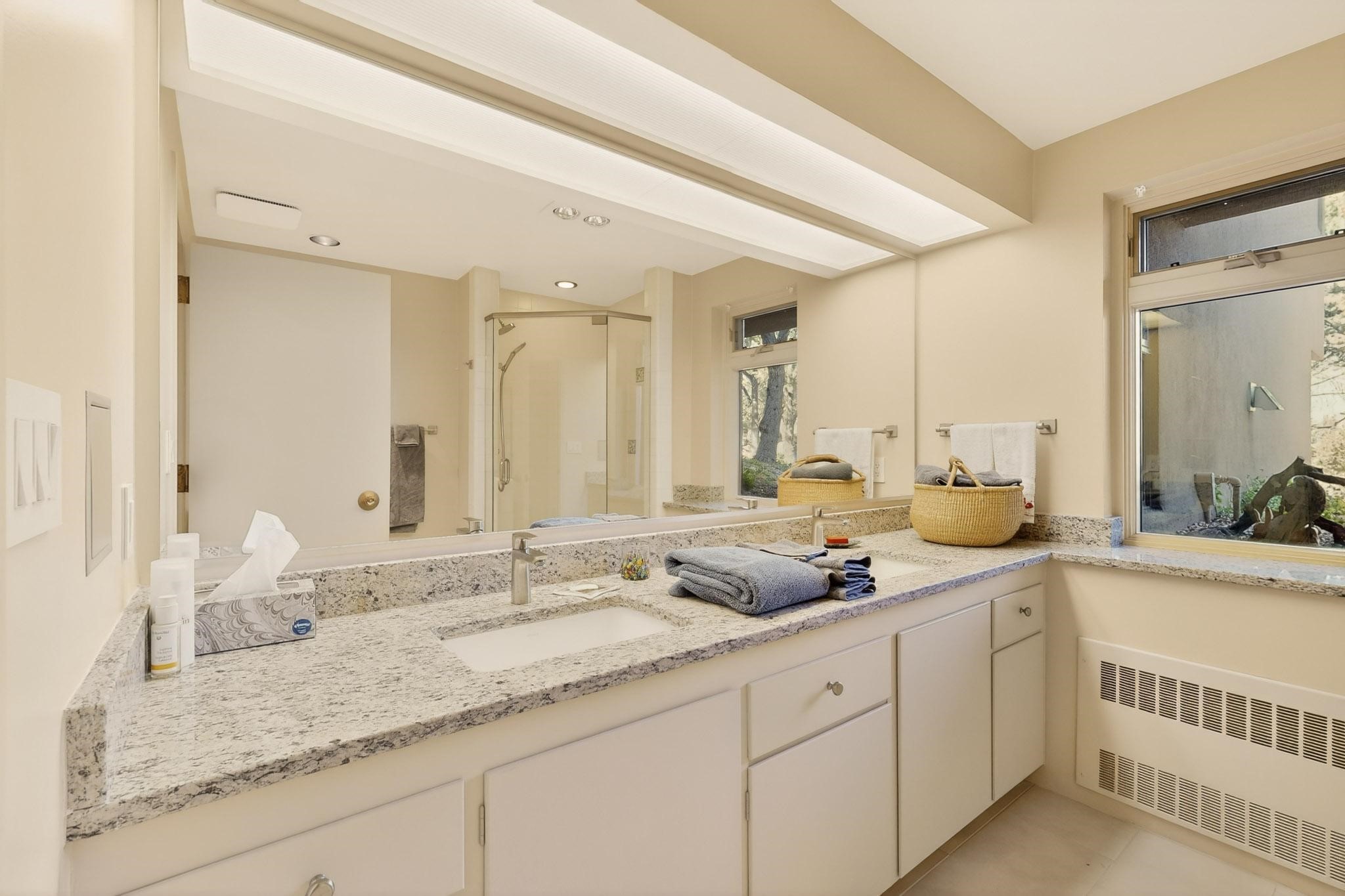 111 Barranca Road Santa Fe, NM 87501 - Photo 44 of 74 Guest bathroom