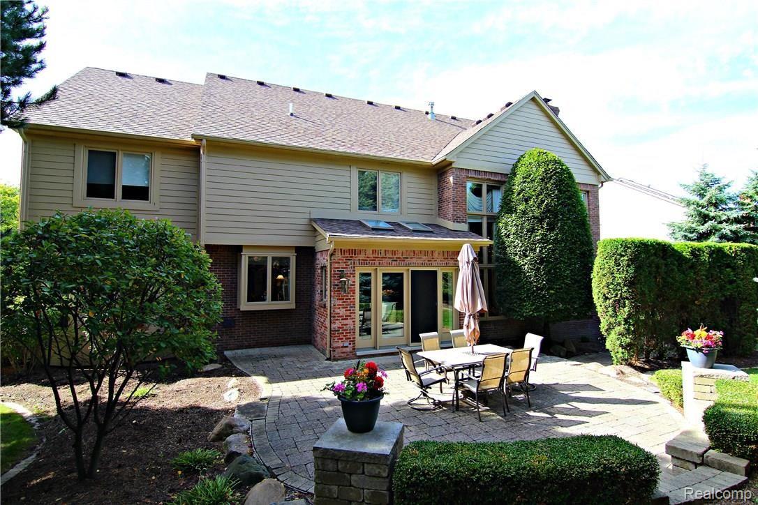 3178 Hedgewood Lane Rochester, MI 48309 - Photo 5 of 40 Hedgewood Ln Back.jpg