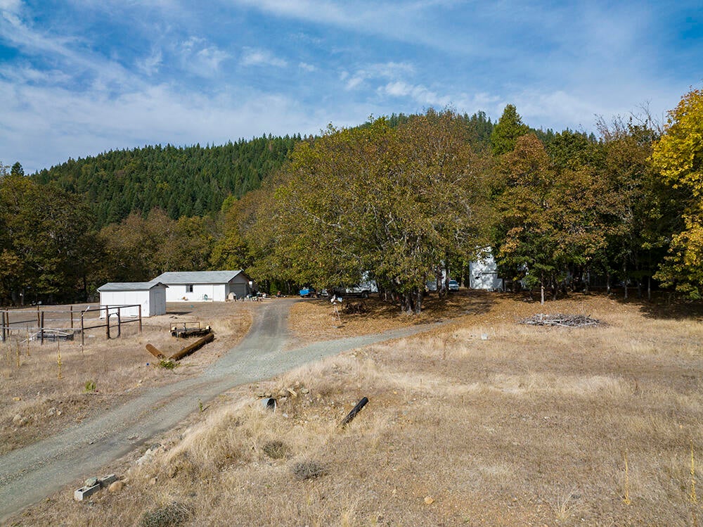 7910 Deer Creek Road Selma, OR 97538 - Photo 29 of 51 27