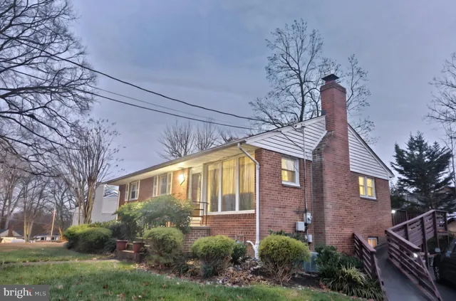 $1,350 | 3220 Alice Court, Falls Church, VA 22042