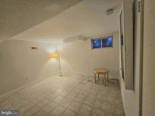 $1,350 | 3220 Alice Court, Falls Church, VA 22042